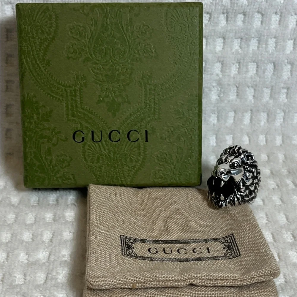 Gucci Lion Head Motif Ring With Black Stone Size 8 Full Inclusion